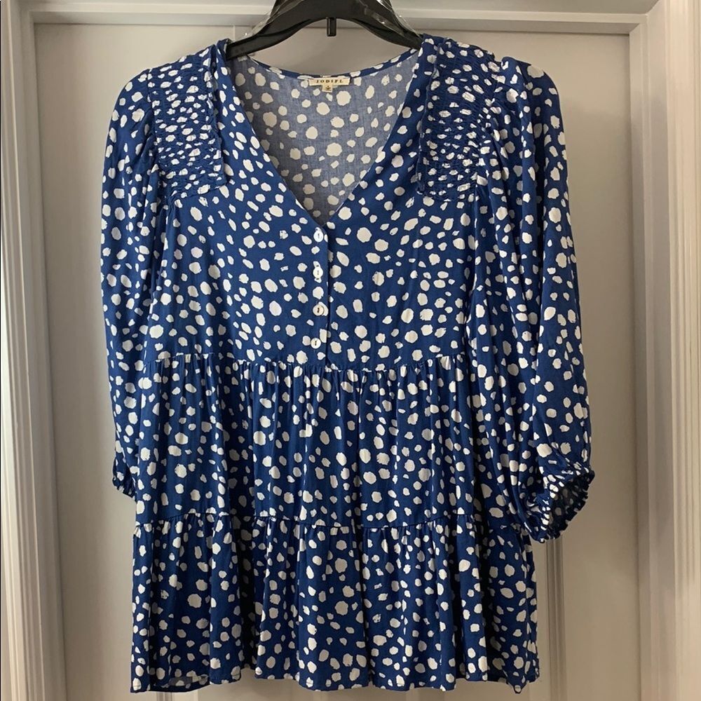 Jodifl Size small 3-Tier ruffle trendy top w/3/4 sleeves & ruching detail.  NWOT